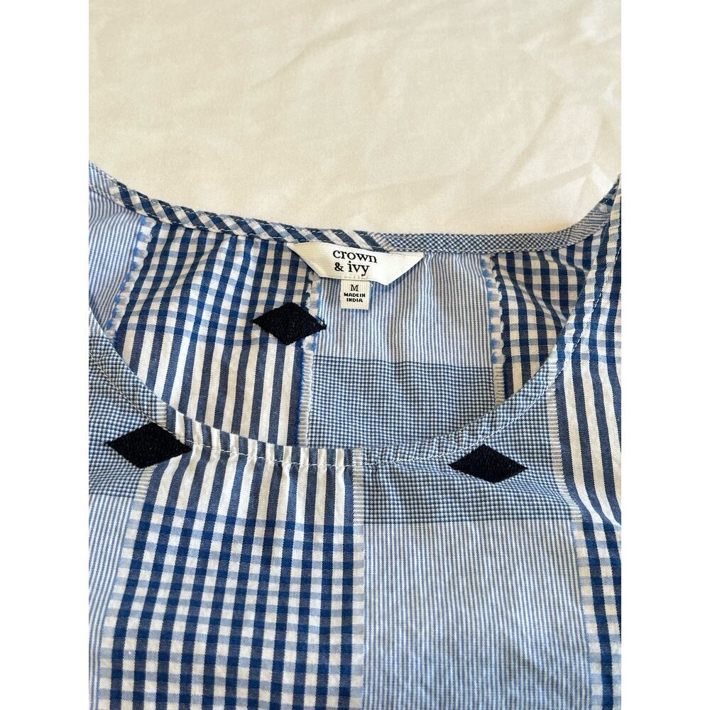 Crown & Ivy Blue White Cold Shoulder Round Neck Diamond Print Top Size Medium - Picture 8 of 12